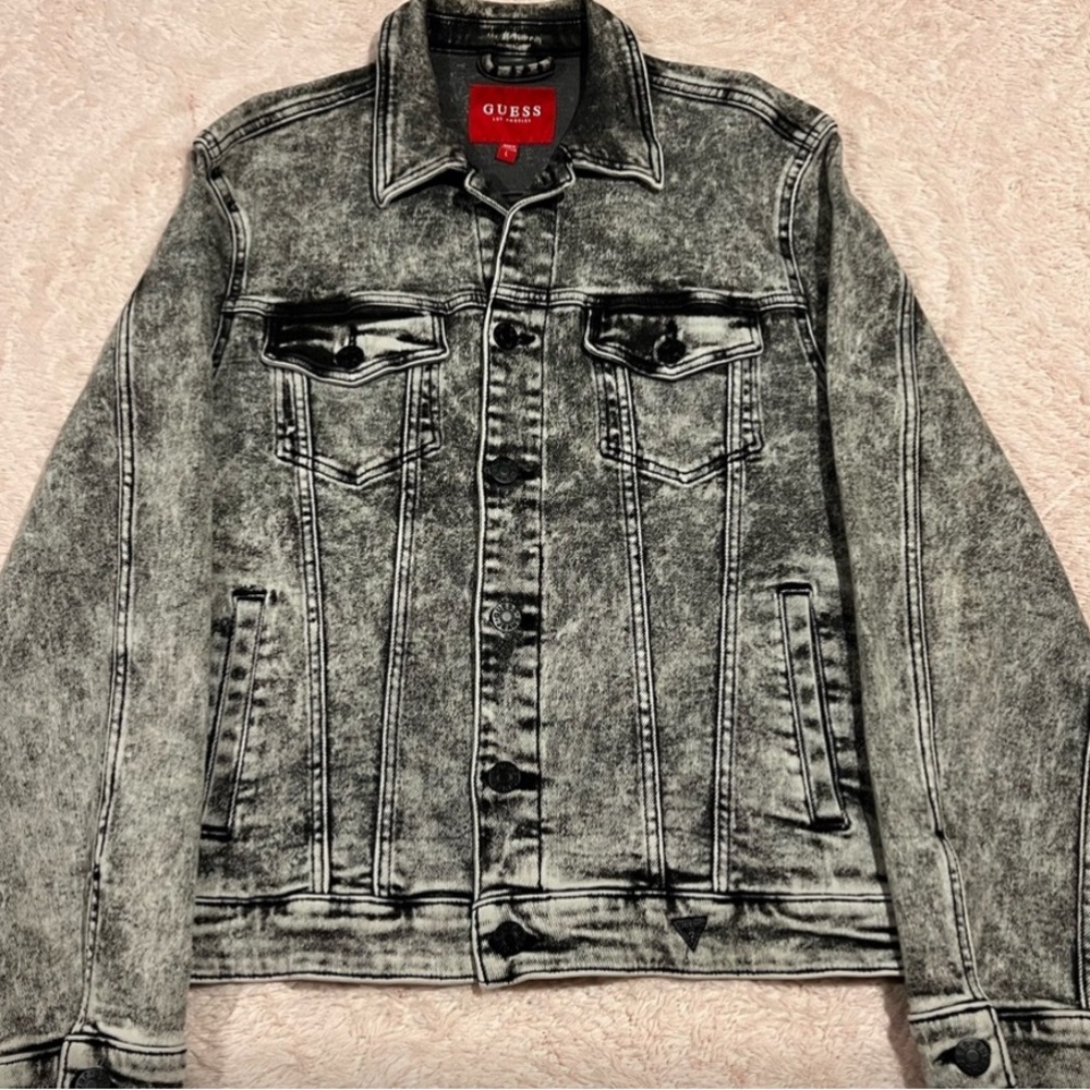 Like New Guess Black and Gray Denim Jacket Bleach Wash Size Large Men’s